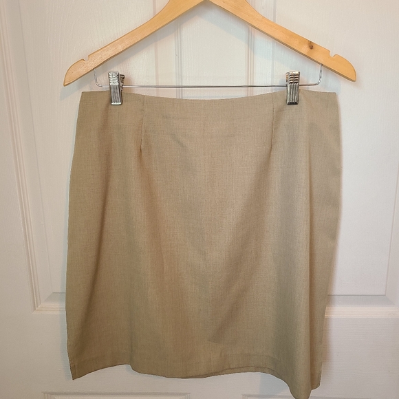 Ilyza New York Woman's Suit Set, Blazer, and Skirt, Size: Large Color: Tan - Picture 12 of 16